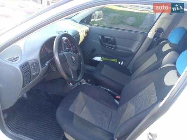 Белый Сеат Инка, объемом двигателя 1.4 л и пробегом 370 тыс. км за 2500 $, фото 4 на Automoto.ua