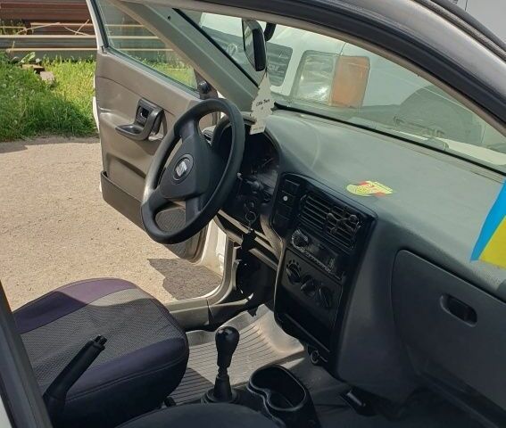 Білий Сеат Inca, об'ємом двигуна 1.8 л та пробігом 300 тис. км за 1500 $, фото 2 на Automoto.ua
