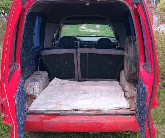 Красный Сеат Инка, объемом двигателя 1.6 л и пробегом 180 тыс. км за 1350 $, фото 5 на Automoto.ua