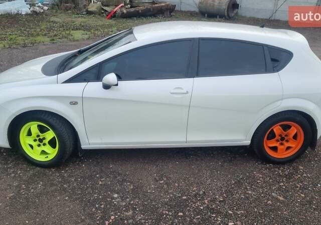 Белый Сеат Леон, объемом двигателя 2 л и пробегом 260 тыс. км за 5500 $, фото 4 на Automoto.ua