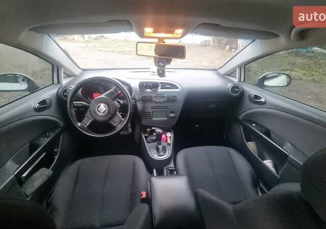 Белый Сеат Леон, объемом двигателя 2 л и пробегом 260 тыс. км за 5500 $, фото 10 на Automoto.ua