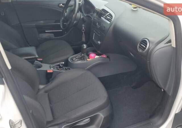 Белый Сеат Леон, объемом двигателя 2 л и пробегом 260 тыс. км за 5500 $, фото 7 на Automoto.ua