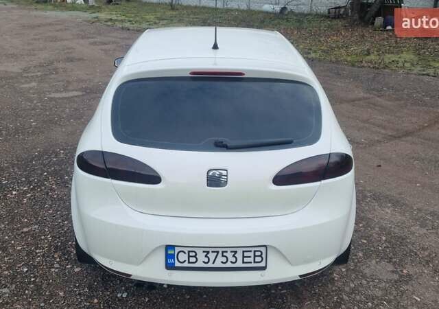 Белый Сеат Леон, объемом двигателя 2 л и пробегом 260 тыс. км за 5500 $, фото 1 на Automoto.ua