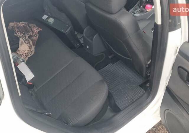 Белый Сеат Леон, объемом двигателя 2 л и пробегом 260 тыс. км за 5500 $, фото 6 на Automoto.ua