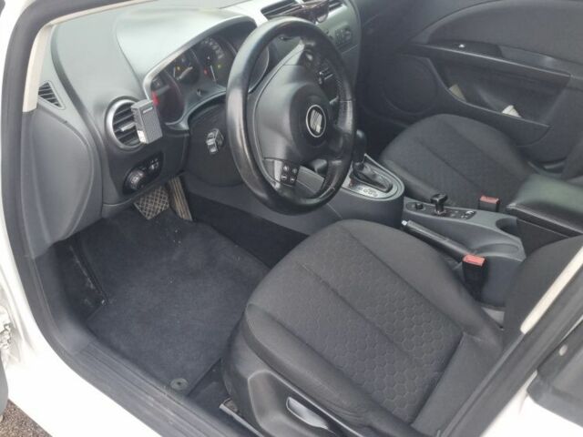 Білий Сеат Leon, об'ємом двигуна 2 л та пробігом 260 тис. км за 5500 $, фото 9 на Automoto.ua