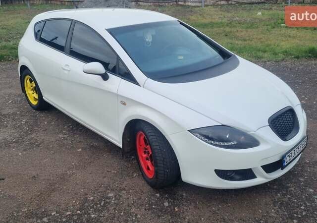 Белый Сеат Леон, объемом двигателя 2 л и пробегом 260 тыс. км за 5500 $, фото 2 на Automoto.ua