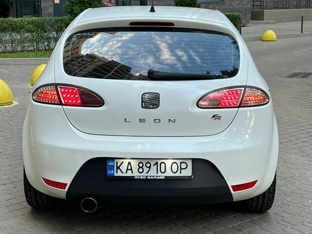 Белый Сеат Леон, объемом двигателя 2 л и пробегом 186 тыс. км за 5700 $, фото 7 на Automoto.ua