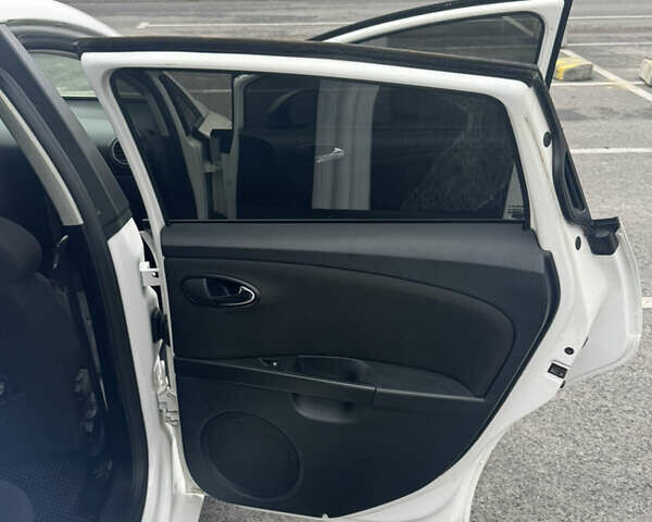 Білий Сеат Leon, об'ємом двигуна 2 л та пробігом 233 тис. км за 6500 $, фото 6 на Automoto.ua
