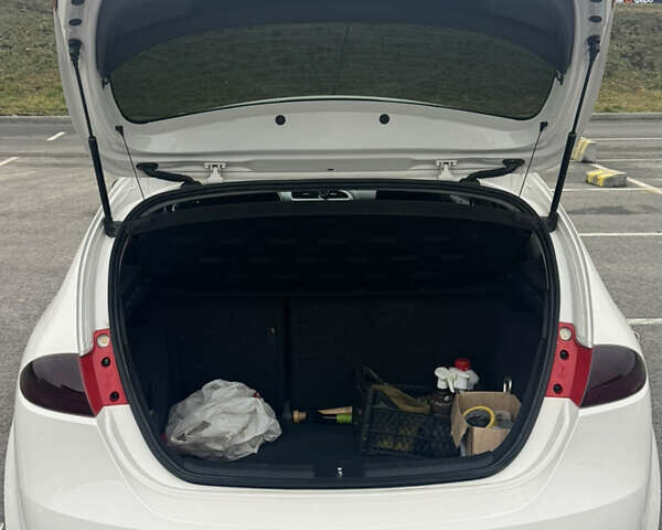 Білий Сеат Leon, об'ємом двигуна 2 л та пробігом 233 тис. км за 6500 $, фото 13 на Automoto.ua