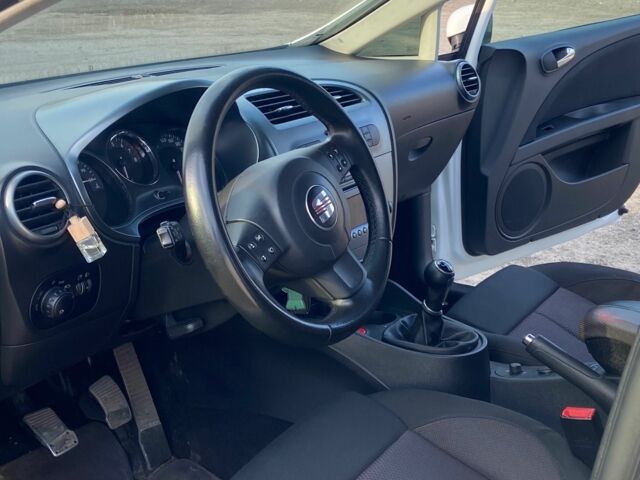 Білий Сеат Leon, об'ємом двигуна 2 л та пробігом 250 тис. км за 6500 $, фото 3 на Automoto.ua