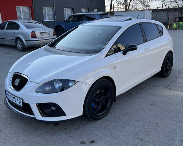 Белый Сеат Леон, объемом двигателя 2 л и пробегом 170 тыс. км за 6500 $, фото 3 на Automoto.ua