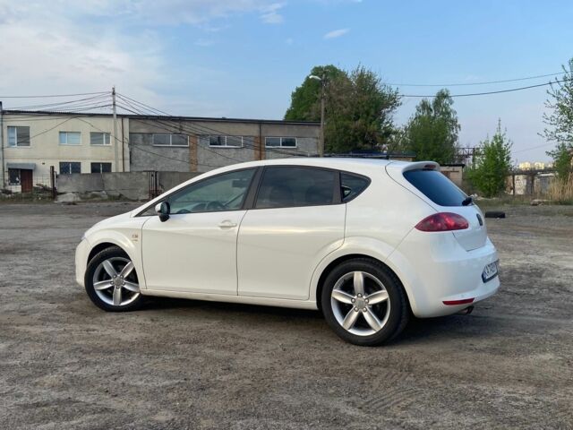 Білий Сеат Leon, об'ємом двигуна 2 л та пробігом 250 тис. км за 6500 $, фото 1 на Automoto.ua