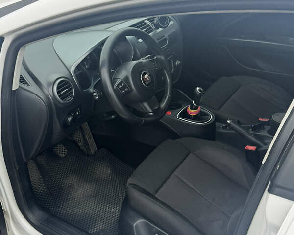 Білий Сеат Leon, об'ємом двигуна 2 л та пробігом 233 тис. км за 6500 $, фото 12 на Automoto.ua