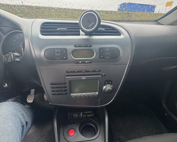 Білий Сеат Leon, об'ємом двигуна 2 л та пробігом 233 тис. км за 6500 $, фото 19 на Automoto.ua