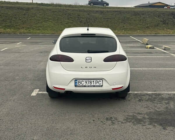 Білий Сеат Leon, об'ємом двигуна 2 л та пробігом 233 тис. км за 6500 $, фото 2 на Automoto.ua