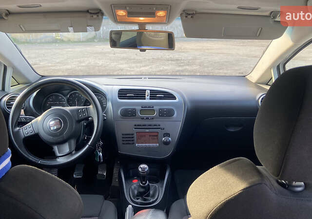 Білий Сеат Leon, об'ємом двигуна 2 л та пробігом 242 тис. км за 5900 $, фото 18 на Automoto.ua