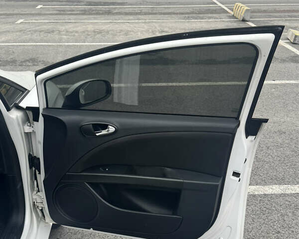 Білий Сеат Leon, об'ємом двигуна 2 л та пробігом 233 тис. км за 6500 $, фото 4 на Automoto.ua