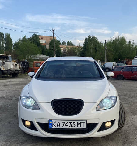 Білий Сеат Leon, об'ємом двигуна 2 л та пробігом 242 тис. км за 5900 $, фото 2 на Automoto.ua