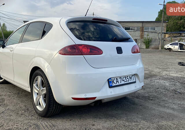 Білий Сеат Leon, об'ємом двигуна 2 л та пробігом 242 тис. км за 5900 $, фото 6 на Automoto.ua