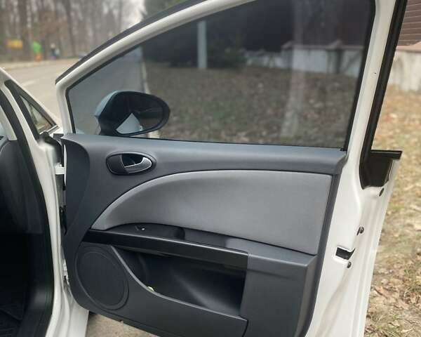 Белый Сеат Леон, объемом двигателя 1.4 л и пробегом 215 тыс. км за 6750 $, фото 6 на Automoto.ua