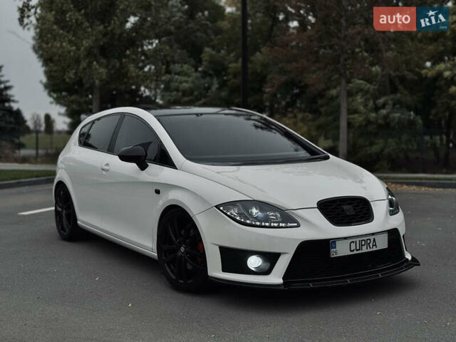 Білий Сеат Leon, об'ємом двигуна 2 л та пробігом 263 тис. км за 8699 $, фото 1 на Automoto.ua