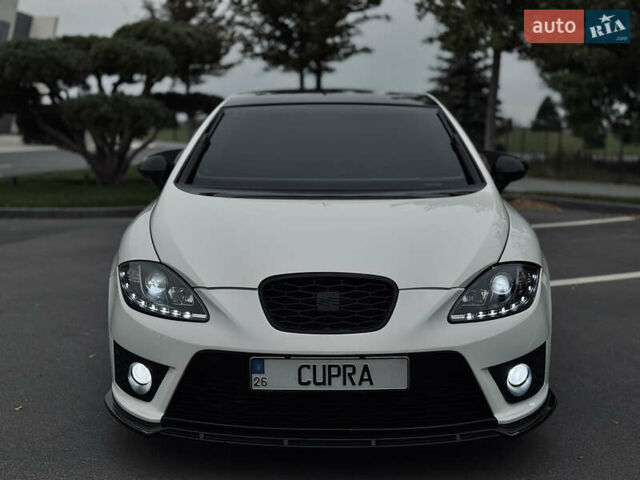 Білий Сеат Leon, об'ємом двигуна 2 л та пробігом 263 тис. км за 8699 $, фото 3 на Automoto.ua
