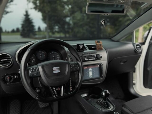 Білий Сеат Leon, об'ємом двигуна 2 л та пробігом 263 тис. км за 8699 $, фото 19 на Automoto.ua