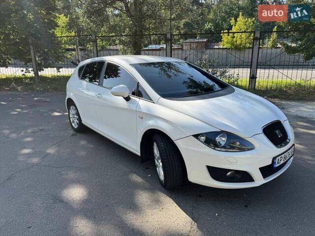 Белый Сеат Леон, объемом двигателя 1.6 л и пробегом 161 тыс. км за 8100 $, фото 3 на Automoto.ua