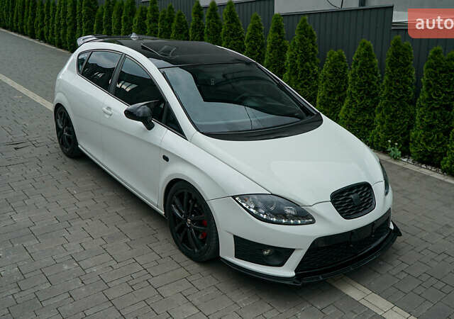 Білий Сеат Leon, об'ємом двигуна 2 л та пробігом 257 тис. км за 9900 $, фото 7 на Automoto.ua