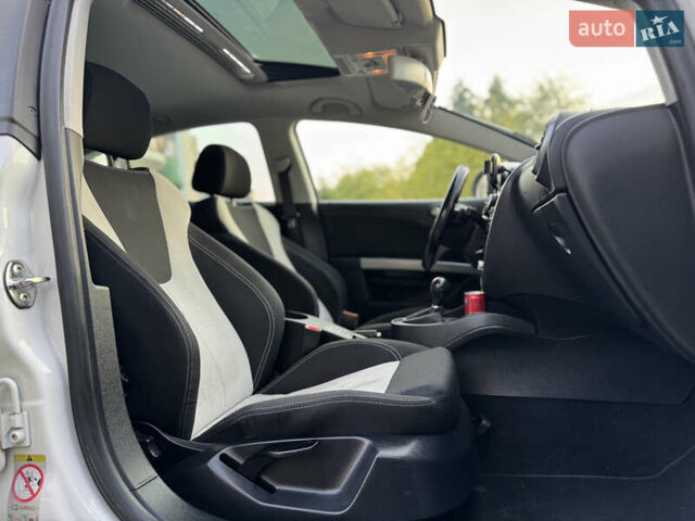 Білий Сеат Leon, об'ємом двигуна 1.8 л та пробігом 196 тис. км за 7399 $, фото 45 на Automoto.ua