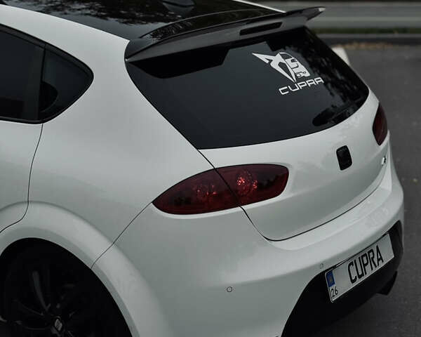 Білий Сеат Leon, об'ємом двигуна 2 л та пробігом 263 тис. км за 8699 $, фото 6 на Automoto.ua