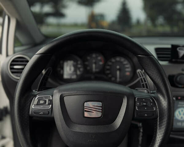 Білий Сеат Leon, об'ємом двигуна 2 л та пробігом 263 тис. км за 8699 $, фото 24 на Automoto.ua