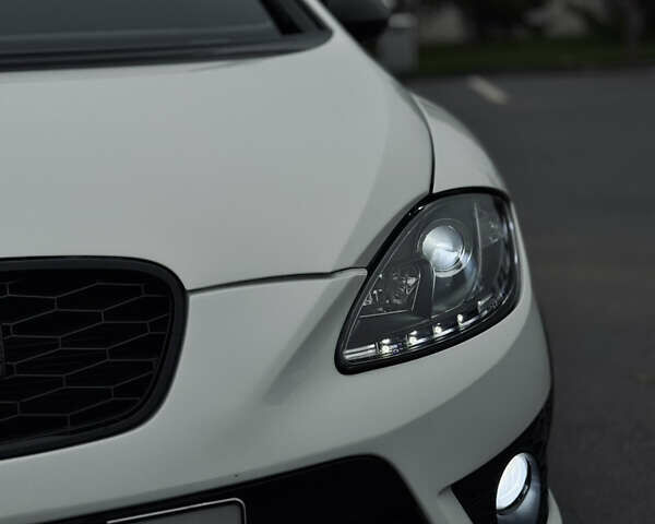 Білий Сеат Leon, об'ємом двигуна 2 л та пробігом 263 тис. км за 8699 $, фото 10 на Automoto.ua