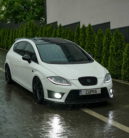 Білий Сеат Leon, об'ємом двигуна 2 л та пробігом 257 тис. км за 9900 $, фото 10 на Automoto.ua