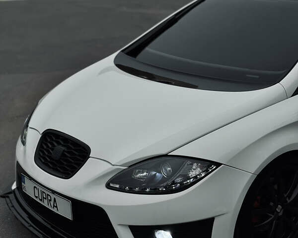 Білий Сеат Leon, об'ємом двигуна 2 л та пробігом 263 тис. км за 8699 $, фото 2 на Automoto.ua