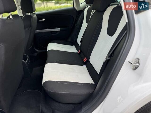 Білий Сеат Leon, об'ємом двигуна 1.8 л та пробігом 196 тис. км за 7999 $, фото 36 на Automoto.ua