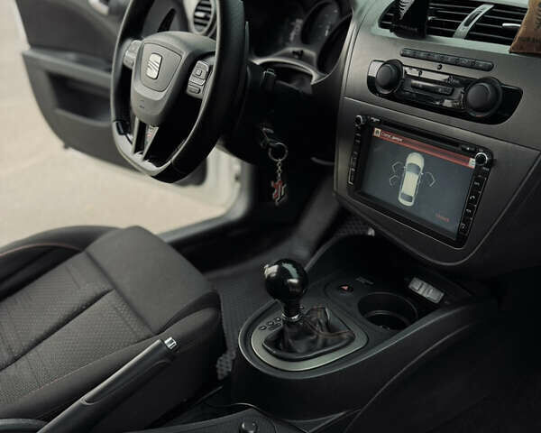 Білий Сеат Leon, об'ємом двигуна 2 л та пробігом 263 тис. км за 8699 $, фото 23 на Automoto.ua