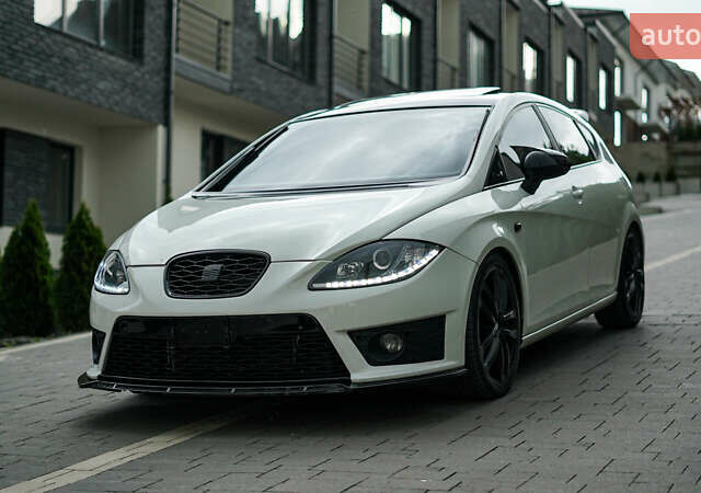 Білий Сеат Leon, об'ємом двигуна 2 л та пробігом 257 тис. км за 9900 $, фото 4 на Automoto.ua
