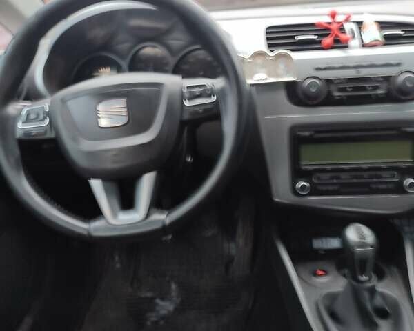 Белый Сеат Леон, объемом двигателя 1.39 л и пробегом 246 тыс. км за 5500 $, фото 5 на Automoto.ua