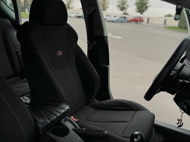 Білий Сеат Leon, об'ємом двигуна 2 л та пробігом 263 тис. км за 8699 $, фото 21 на Automoto.ua