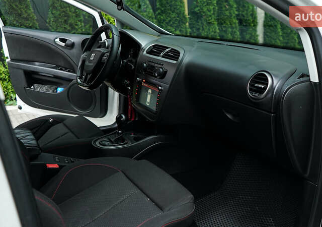 Білий Сеат Leon, об'ємом двигуна 2 л та пробігом 257 тис. км за 9900 $, фото 30 на Automoto.ua