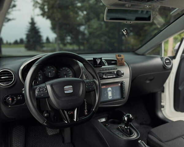 Білий Сеат Leon, об'ємом двигуна 2 л та пробігом 263 тис. км за 8699 $, фото 19 на Automoto.ua