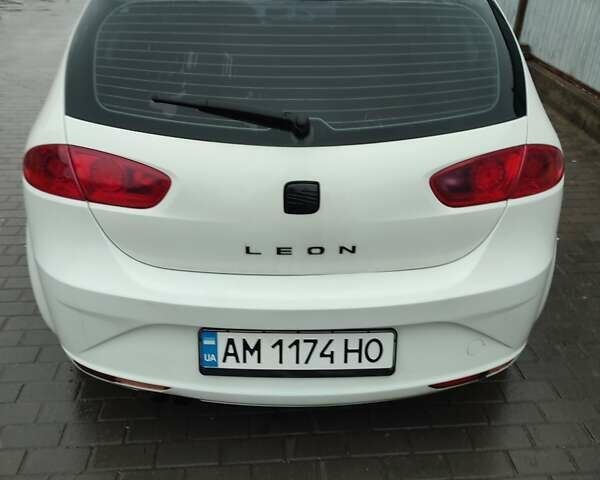 Белый Сеат Леон, объемом двигателя 1.39 л и пробегом 246 тыс. км за 5500 $, фото 4 на Automoto.ua