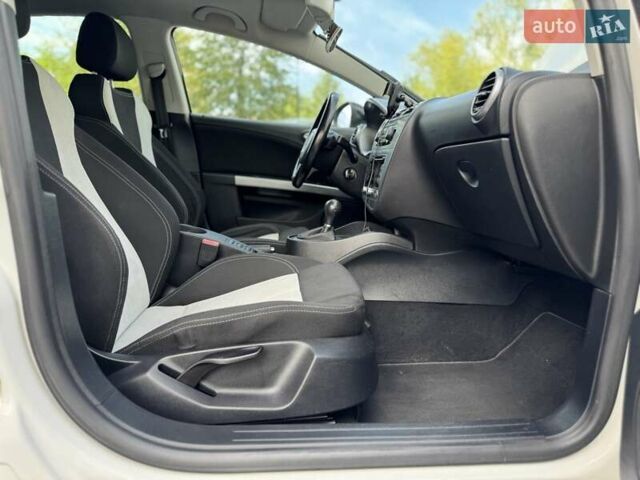 Білий Сеат Leon, об'ємом двигуна 1.8 л та пробігом 196 тис. км за 7999 $, фото 42 на Automoto.ua