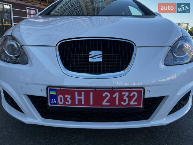 Белый Сеат Леон, объемом двигателя 1.8 л и пробегом 201 тыс. км за 8550 $, фото 7 на Automoto.ua