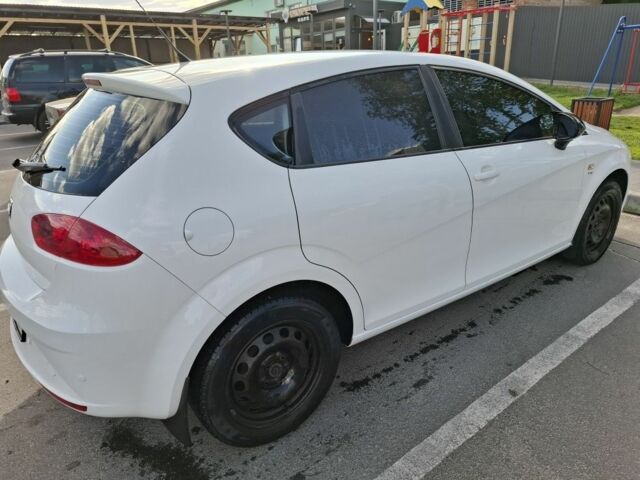 Білий Сеат Leon, об'ємом двигуна 1.4 л та пробігом 200 тис. км за 5500 $, фото 2 на Automoto.ua