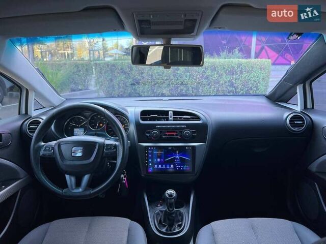 Белый Сеат Леон, объемом двигателя 1.39 л и пробегом 153 тыс. км за 5190 $, фото 20 на Automoto.ua