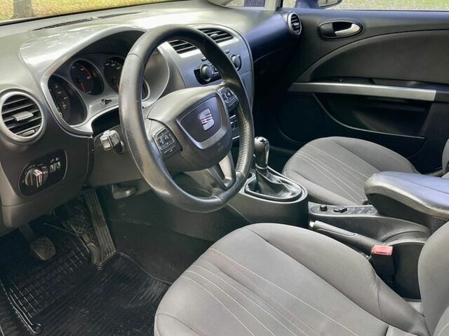 Білий Сеат Leon, об'ємом двигуна 1.6 л та пробігом 282 тис. км за 6000 $, фото 9 на Automoto.ua