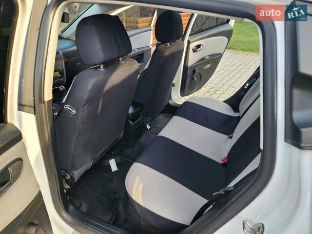 Белый Сеат Леон, объемом двигателя 1.39 л и пробегом 209 тыс. км за 4699 $, фото 16 на Automoto.ua