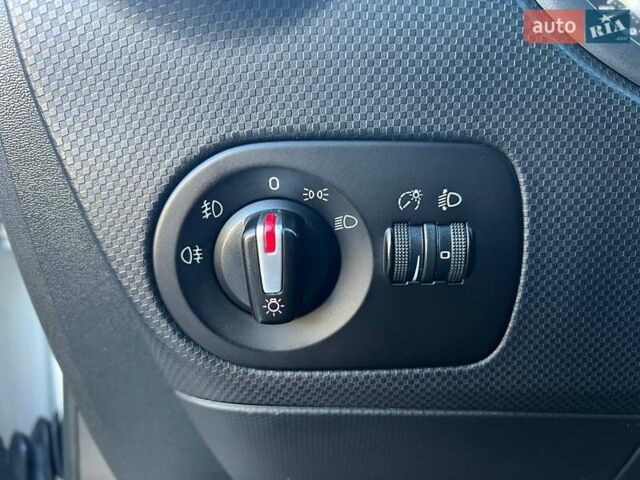 Белый Сеат Леон, объемом двигателя 1.39 л и пробегом 153 тыс. км за 5190 $, фото 12 на Automoto.ua